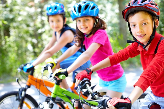 Das Bild zeigt die Kinder bei der Sportaktivität Radfahren. Das Bild zeigt die Kinder bei der Sportaktivität Radfahren.
#gesund #zcatering #essen #kinder #jugendliche #sport #bewegung #gemüse #obst #übergewicht #bunt #familie #Eltern #Vorbild #ungesund #fastfood #Ernährung #Schulessen #Catering